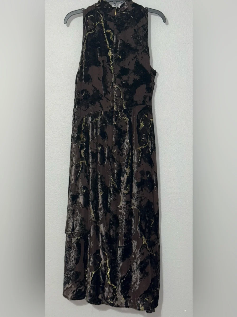 Donna Karan New York 

Sleeveless
Metallic Burnout
Midi Dress - Picture 9 of 10